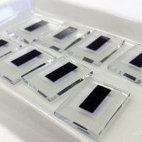 Perovskitové solárne články s uhlíkovou zadnou elektródou_I